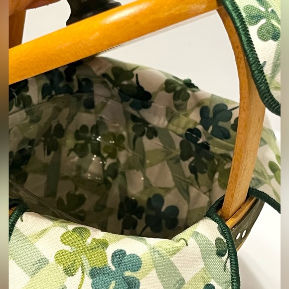 Longaberger 1999 Lots of Luck Basket w/Liner,Charm, Protector,Lid & Product Card - Picture 6 of 10